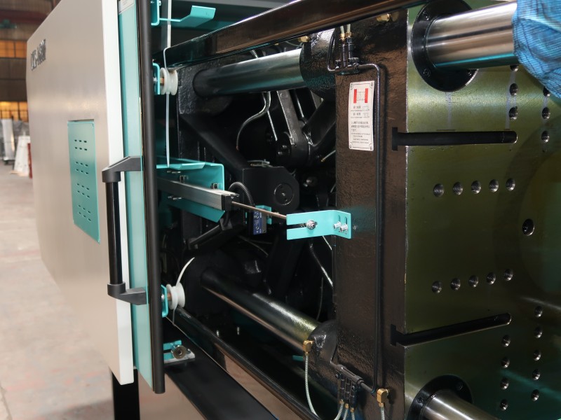 Industrial Injection Molding Machine